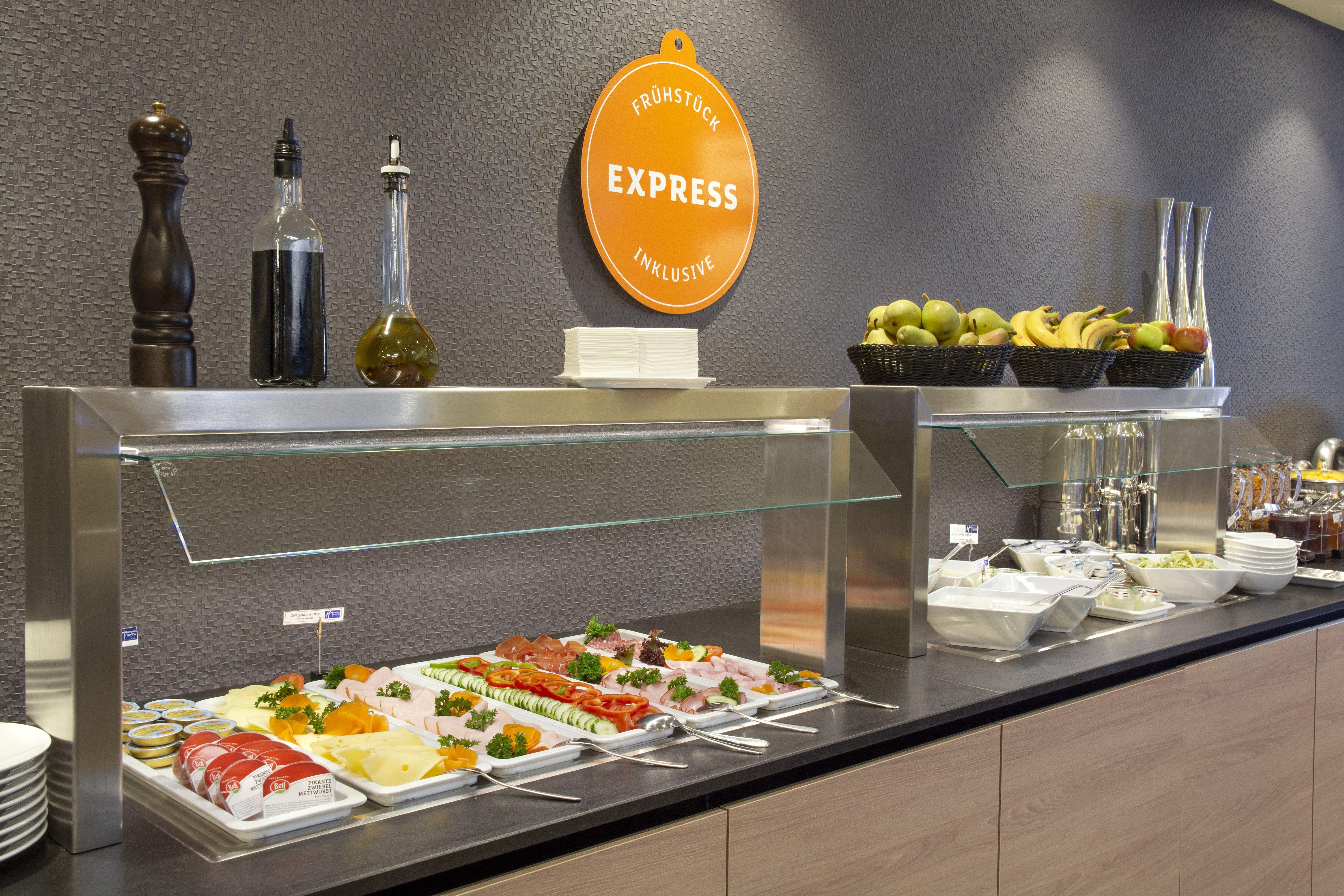 Holiday Inn Express Karlsruhe - City Park, An Ihg Hotel מראה חיצוני תמונה